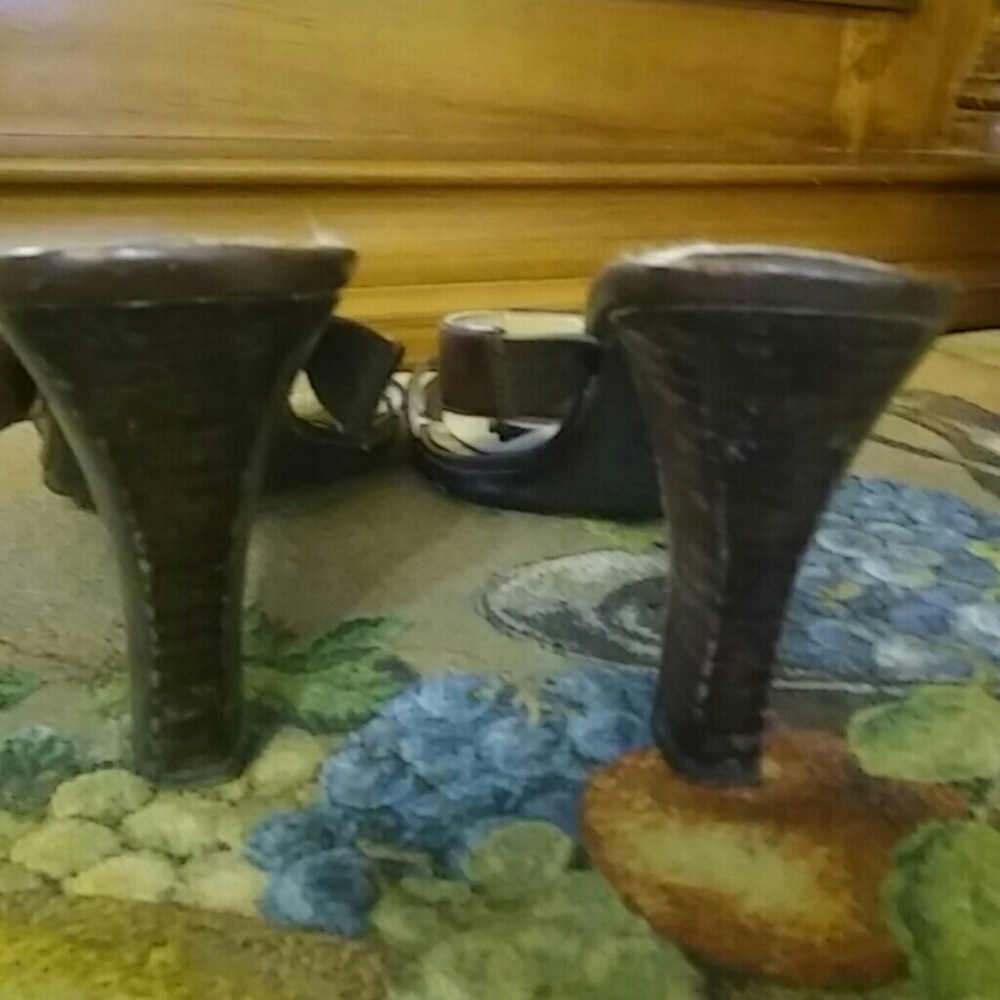 👡8.5M sandals👡 - Picture 2 of 3